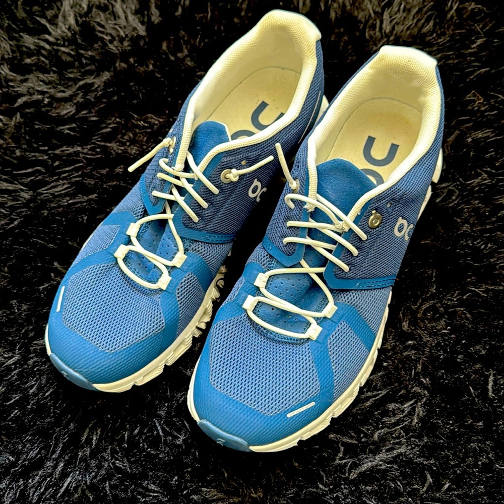 ON Sneakers. Blue size 9 - Picture 3 of 6